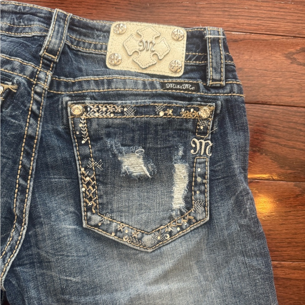 Miss Me Low Rise Shorts Size 27
